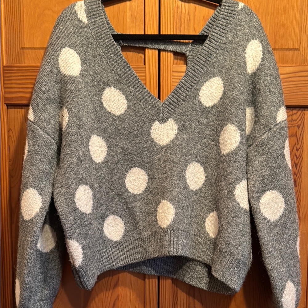 POL Gray and White V-Neck Sweater with Polka Dots